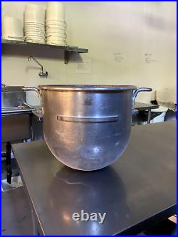 Hobart 30 QT Commercial Mixer 3 Speed Good Condition With Bowls and Attachments