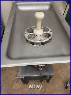 Hobart 4822 Meat Grinder #22 head With Stainless tray 1 Ph, 1.5 HP, 120vt, 12amp