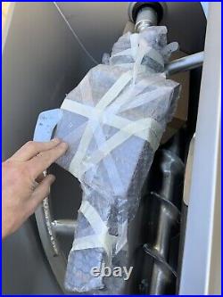 New Hobart MG2032 commercial meat grinder mixer #32 200# capacity Butcher C